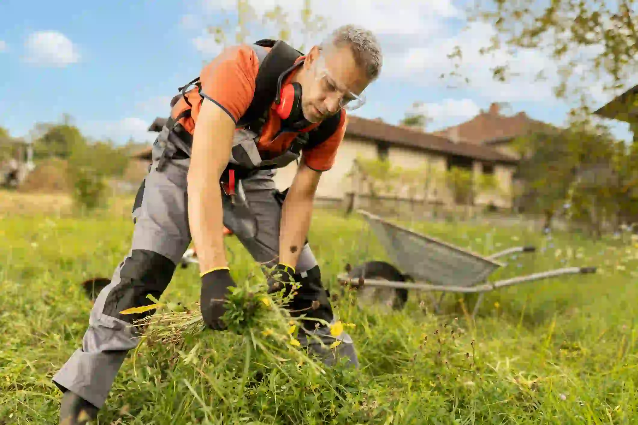 How Lawn Mowing Impacts Commercial Weed Control in Midland, MI